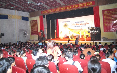 Khai mạc Liên hoan tiếng hát Làng Sen 2011 - 12