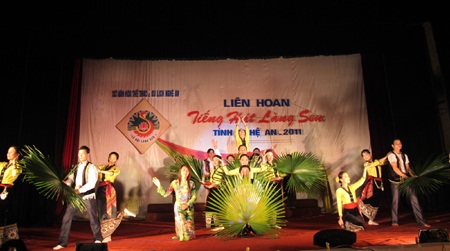 Khai mạc Liên hoan tiếng hát Làng Sen 2011 - 2