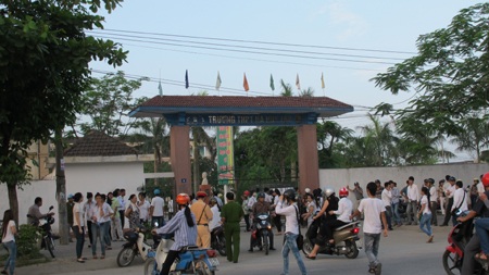 Sáng nay, hơn 1 triệu thí sinh bắt đầu thi tốt nghiệp THPT - 14