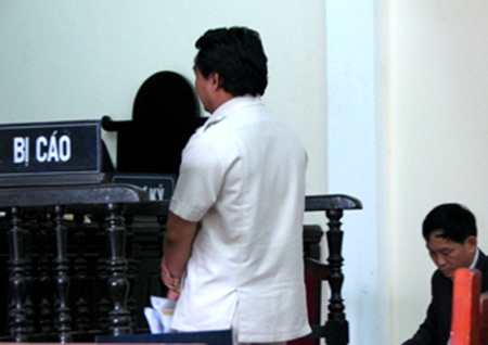 Nguyên Chi cục trưởng Chi cục quản lý thị trường Nghệ An lĩnh án - 1