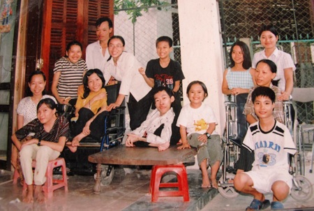 Kỳ tích của thí sinh viết bài thi bằng chân - 4 Kỳ tích của thí sinh viết bài thi bằng chân - 4