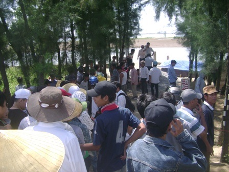 Nam thanh niên nằm chết dưới vũng nước - 1