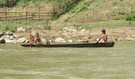 Thót tim với những trò giải trí của trẻ em nông thôn - 8