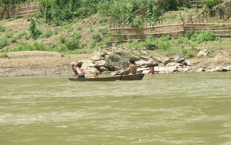 Thót tim với những trò giải trí của trẻ em nông thôn - 7