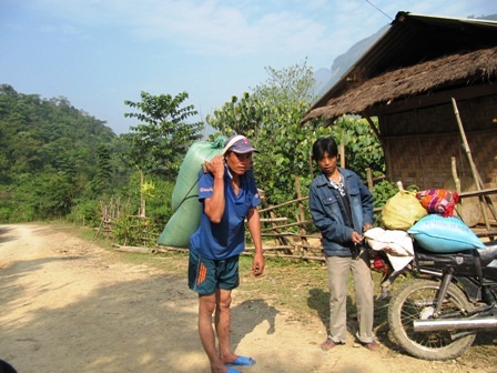 Gần 1.000 tấn gạo cứu đói cho nhân dân vùng cao, biên giới  - 1