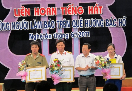 Liên hoan tiếng hát những người làm báo trên quê hương Bác Hồ - 7