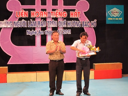 Liên hoan tiếng hát những người làm báo trên quê hương Bác Hồ - 8