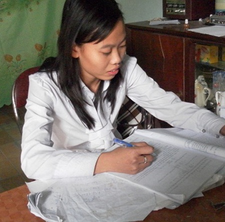 Cô bé nhà nghèo và ước mơ giảng đường đang tắt dần - 2