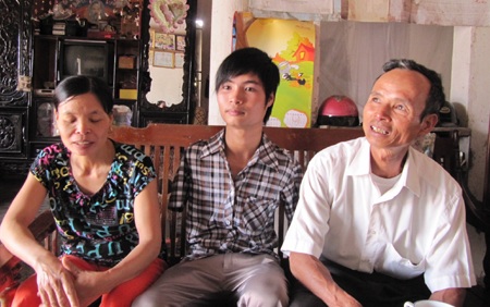 “Thí sinh viết bài thi bằng chân” đỗ tốt nghiệp với 38 điểm - 1