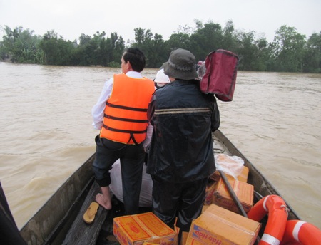 Ấn tượng những khoảnh khắc phóng viên tác nghiệp  - 18