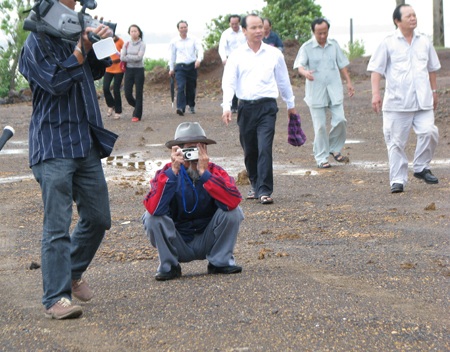 Ấn tượng những khoảnh khắc phóng viên tác nghiệp  - 19