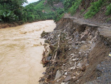 Cận cảnh Yên Tĩnh tan hoang sau cơn lũ  - 24