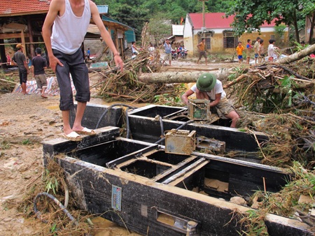 Cận cảnh Yên Tĩnh tan hoang sau cơn lũ  - 10