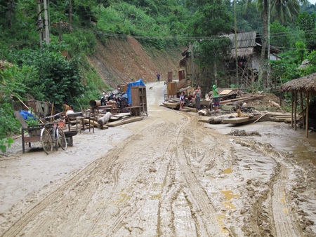 Cận cảnh Yên Tĩnh tan hoang sau cơn lũ  - 1