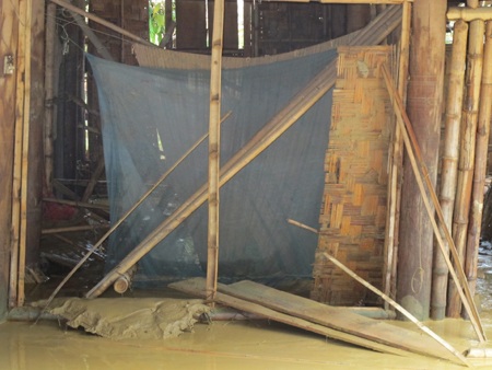 Cận cảnh Yên Tĩnh tan hoang sau cơn lũ  - 2