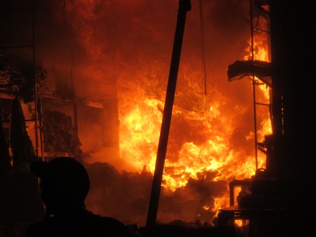 Nghệ An: Lại xảy ra cháy tại khu công nghiệp - 6