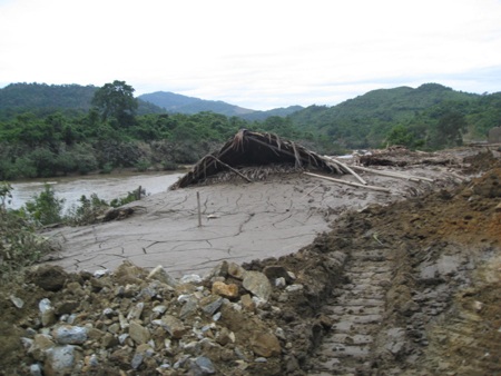 Hoang tàn miền Tây xứ Nghệ sau cơn bão số 2  - 1