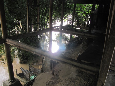 Lũ đi qua, 3 xã vẫn bị cô lập - 9