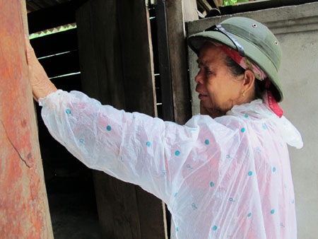 Lũ đi qua, 3 xã vẫn bị cô lập - 3