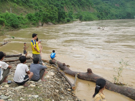 Mót gỗ giữa dòng thủy thần  - 7