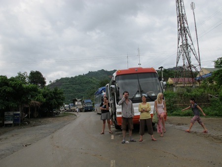 Kinh hoàng sông "nuốt" quốc lộ - 20 Kinh hoàng sông "nuốt" quốc lộ - 20