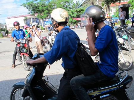 Những cuốc xe lai miễn phí mang “thương hiệu” sinh viên - 1