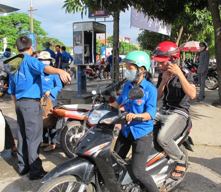 Những cuốc xe lai miễn phí mang “thương hiệu” sinh viên - 3