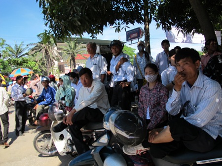 Phụ huynh đọc nội quy để căn dặn con thi tốt  - 7