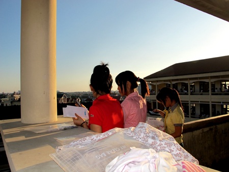 Cảm xúc buổi thi cuối - 2