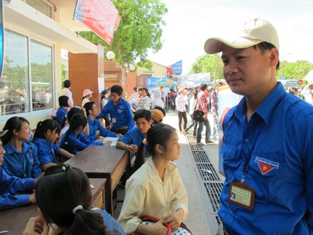 Chàng sinh viên cao học thuê phòng trọ miễn phí cho sĩ tử - 1