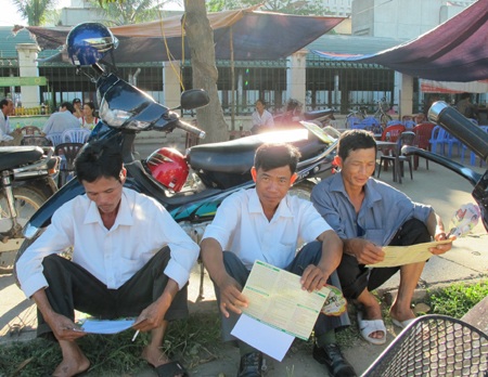 Con vượt vũ môn, mẹ cha “vượt” nắng - 12