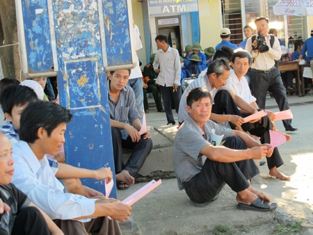 Con vượt vũ môn, mẹ cha “vượt” nắng - 13