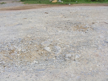 Cận cảnh quốc lộ 7A “nát như tương” - 2