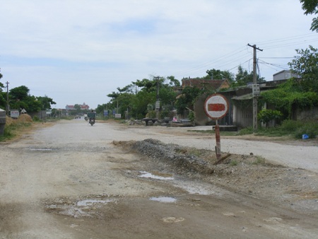 Cận cảnh quốc lộ 7A “nát như tương” - 4