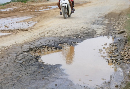Cận cảnh quốc lộ 7A “nát như tương” - 6