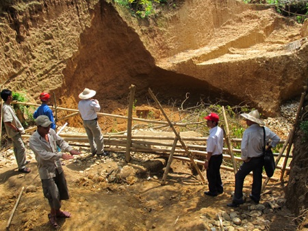 Lại sập mỏ đá làm 1 người chết, 7 bị thương nặng - 2