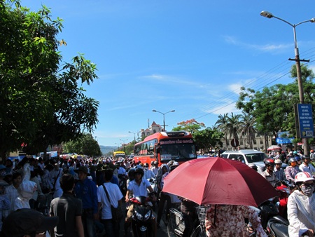 Cụm Vinh, Ban Mê Thuột ùn tắc ngày làm thủ tục dự thi - 3