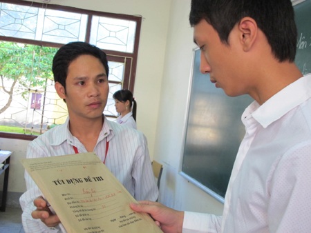 Thí sinh hoàn thành môn thi đầu tiên - 15