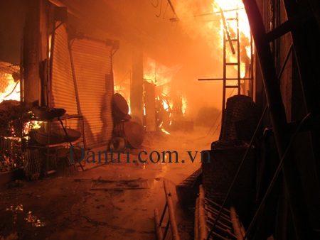 Lại cháy chợ ở Nghệ An - 3