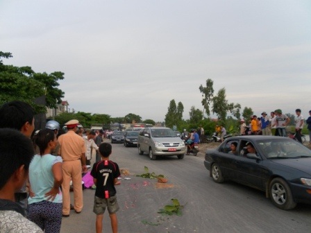 Tai nạn thương tâm, bé 3 tuổi chết tại chỗ, 3 người trọng thương - 2