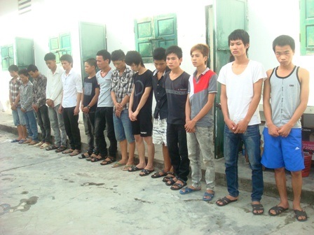 Bắt 14 đối tượng trong vụ côn đồ vô cớ vung kiếm chém nhiều người - 1