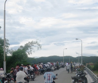 Bé trai 2 tuổi chết đuối trên sông Lam  - 2