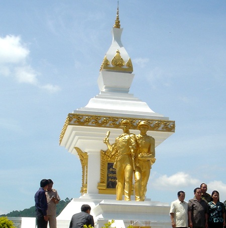 Dựng đài tưởng niệm các liệt sĩ tình nguyện Việt Nam tại Lào - 2