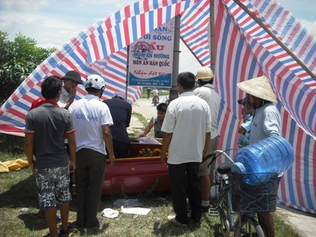 Phát hiện xác nam thanh niên bị nhiều nhát chém dã man - 1