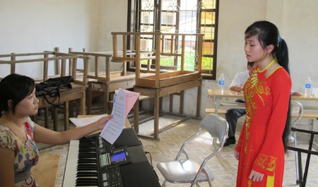 Xem thí sinh múa, hát... tranh tài  - 4