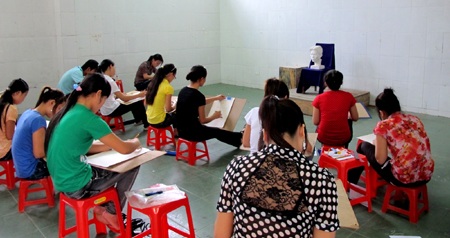 Thí sinh trổ tài vẽ tượng - 1 Thí sinh trổ tài vẽ tượng - 1