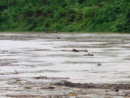Đắm thuyền trên sông Lam, một người mất tích - 1
