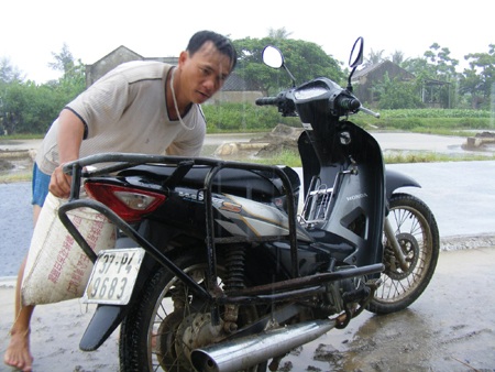 Chạy đua với cơn bão đang áp sát - 9