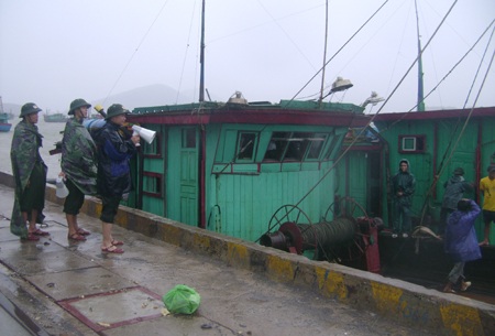 Chạy đua với cơn bão đang áp sát - 15