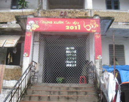 Chạy đua với cơn bão đang áp sát - 13